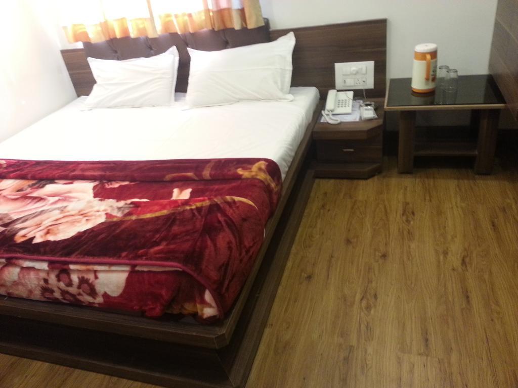 Hotel Oasis Mumbai Oda fotoğraf