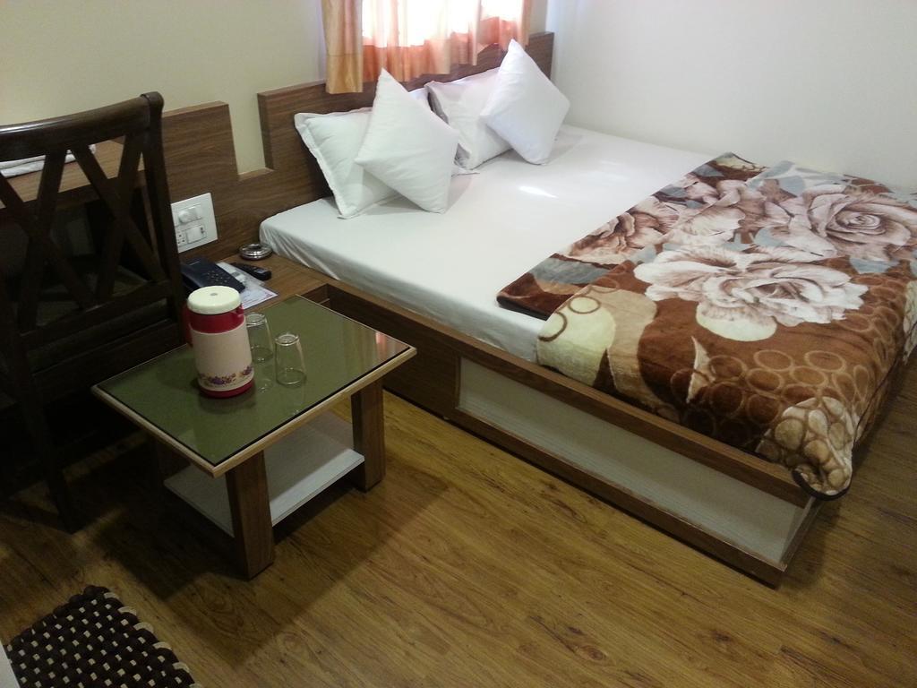 Hotel Oasis Mumbai Oda fotoğraf
