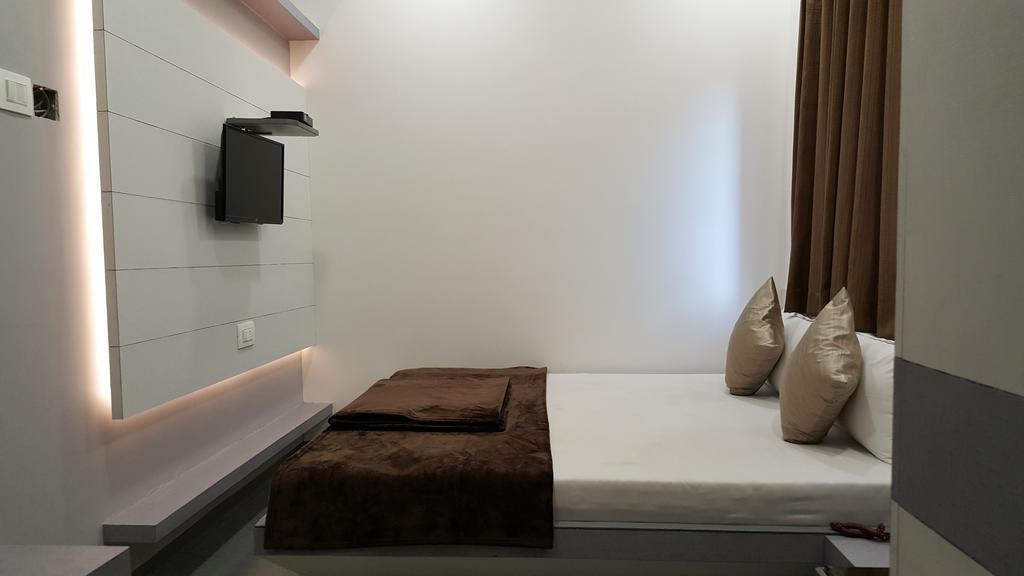 Hotel Oasis Mumbai Oda fotoğraf
